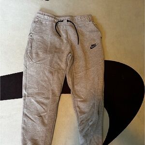 Boys gray Nike Tech sweatpants